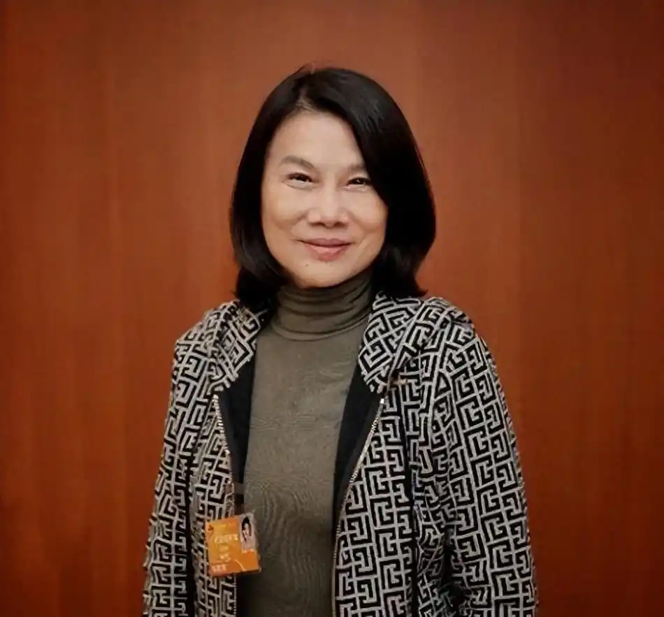 格力集团董明珠股份_格力电器总裁董明珠所著_董明珠停职审查给格力电器带来的教训,企业未来的战略转型