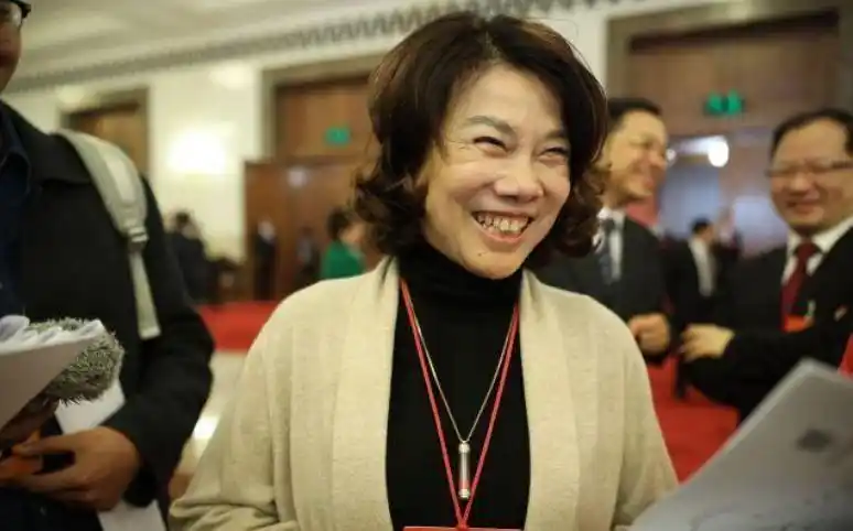 格力电器总裁董明珠所著_格力集团董明珠股份_董明珠停职审查给格力电器带来的教训,企业未来的战略转型