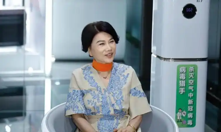 格力电器总裁董明珠所著_格力集团董明珠股份_董明珠停职审查给格力电器带来的教训,企业未来的战略转型