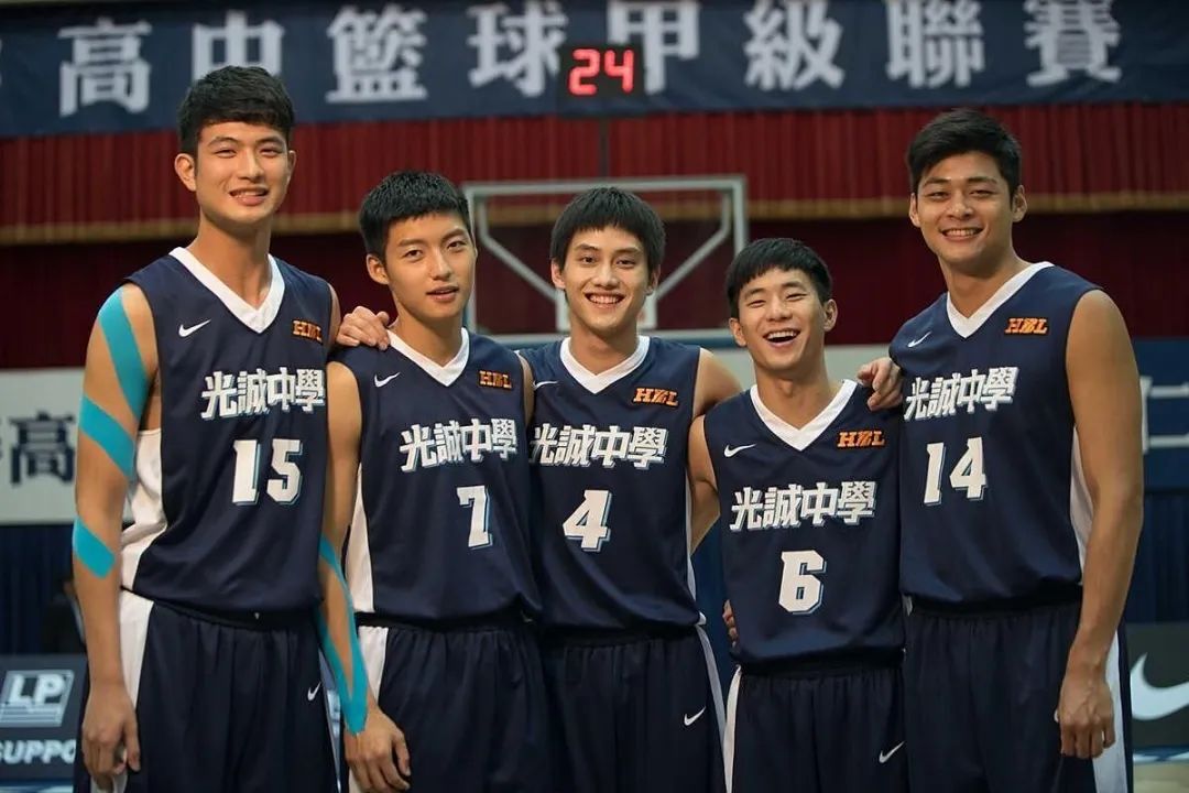 五月天阿信全名叫什么_五月天阿信在圈内的人脉_五月天的阿信