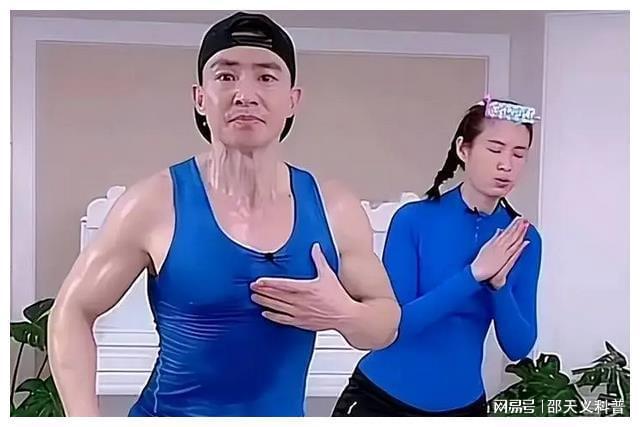 周杰伦上的综艺_周杰伦搞笑视频_周杰伦在综艺节目中的搞笑表现