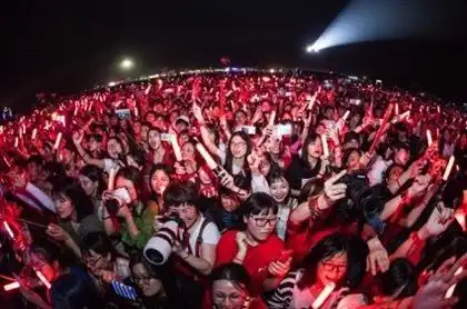 李宇春在音乐节上重磅回归，经典曲目引发全场欢呼_萨克斯音乐经典曲目_李宇春参加什么节目的第一