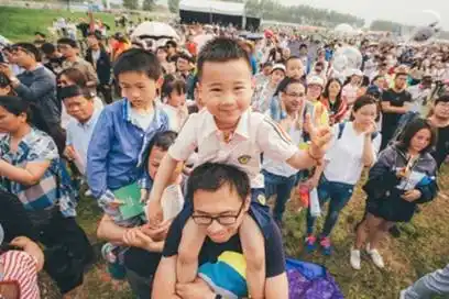 李宇春在音乐节上重磅回归，经典曲目引发全场欢呼_李宇春参加什么节目的第一_萨克斯音乐经典曲目