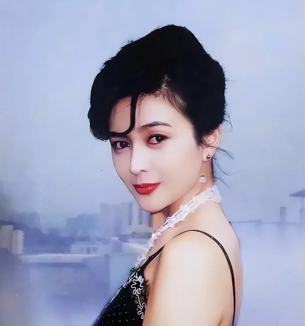 塑造关之琳女性现代形象_关之琳的现代女性形象塑造_塑造关之琳女性现代形象的方法