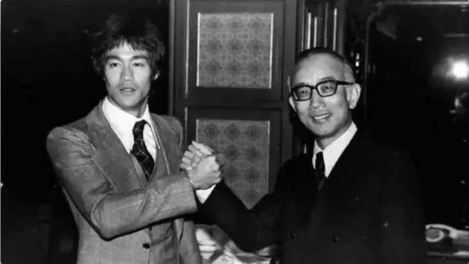李小龙:武术与电影的传奇_武打片李小龙传奇_武术电影李小龙传奇演员表