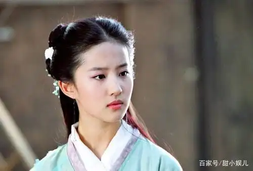 小花蜕变女神刘亦菲到底是谁_刘亦菲:从小花到女神的蜕变_小花蜕变女神刘亦菲到第几集了