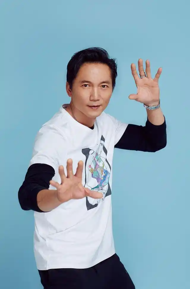 邹兆龙:从台湾贫困家庭到武术电影顶级反派的传奇人生