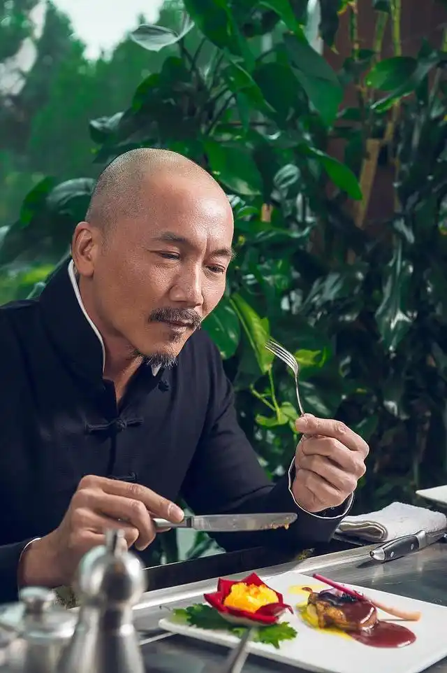 角色塑造演员_电影角色塑造_洪金宝的角色塑造与表演技巧