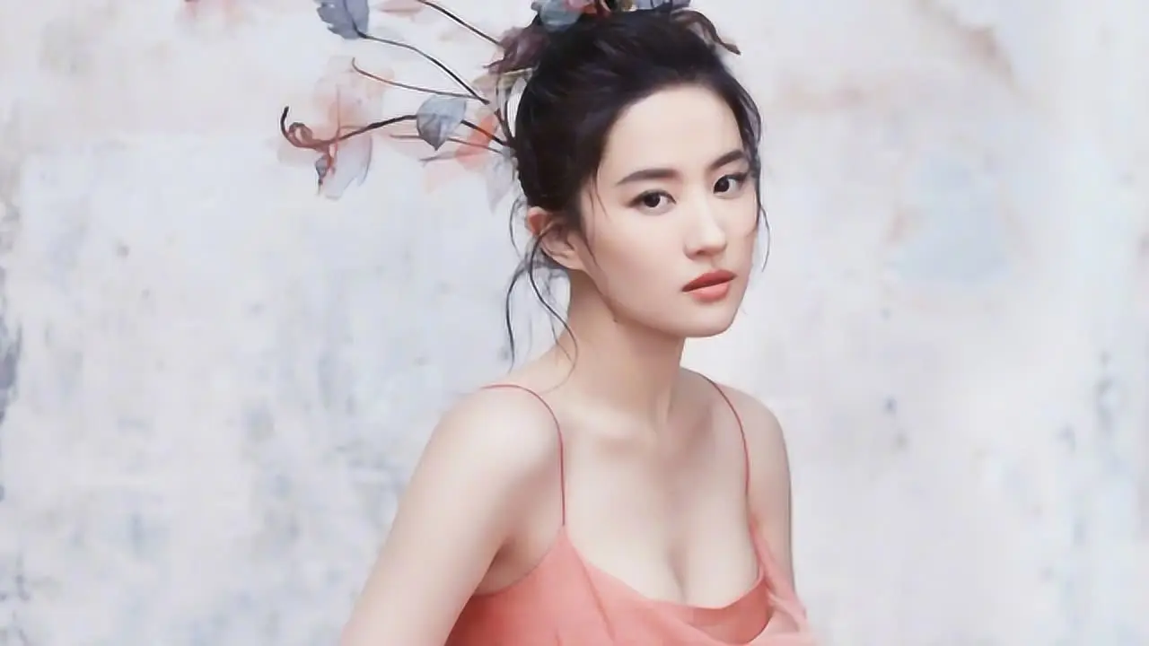 刘亦菲舞台照片_刘亦菲的精神面貌与舞台魅力_刘亦菲表演