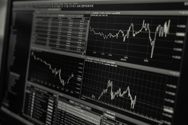 探索金融科技新趋势：数字货币与区块链如何提升金融透明度与安全性
