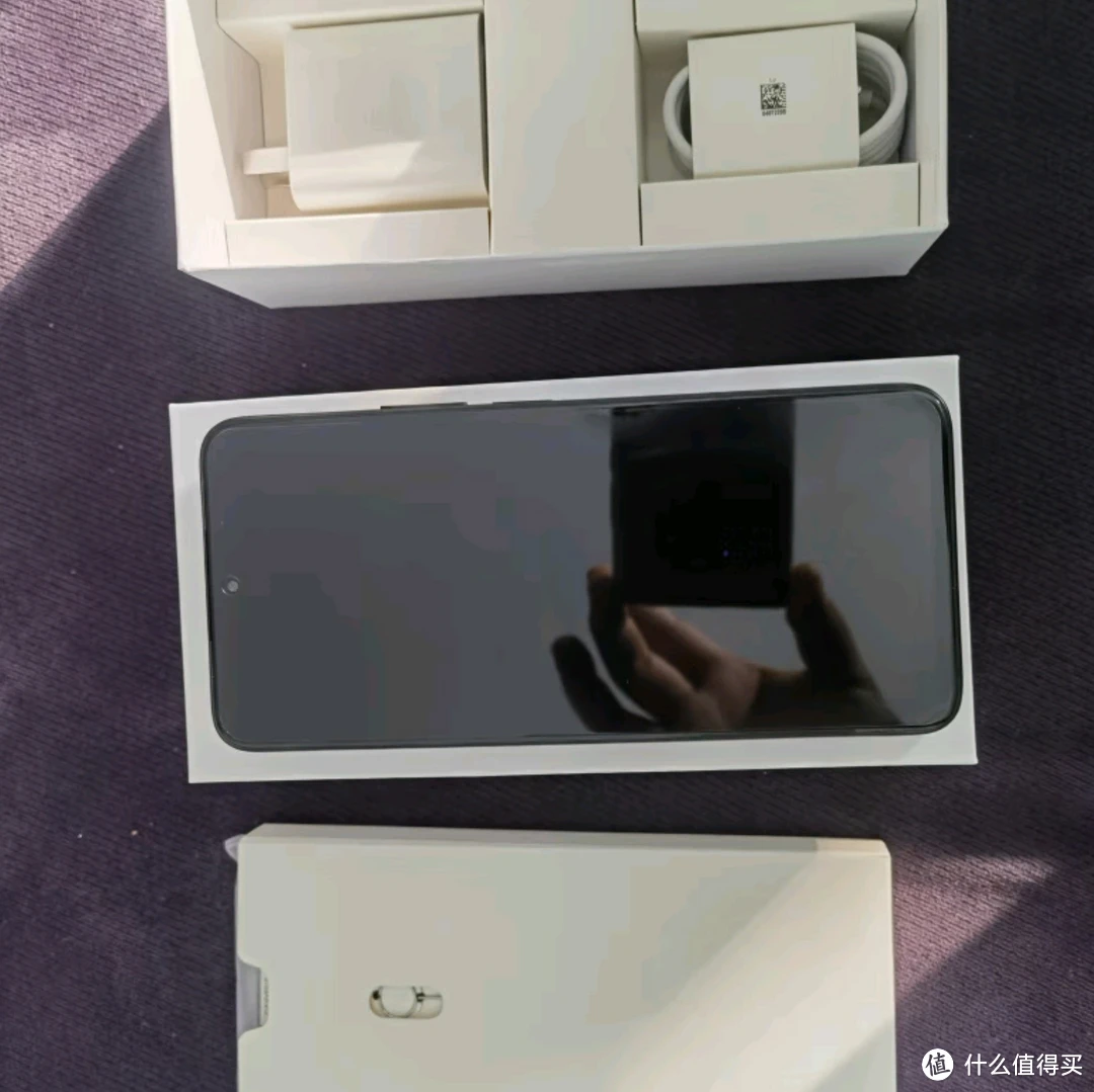 荣耀X60:十面抗摔防水耐磨,定义5G手机新标杆