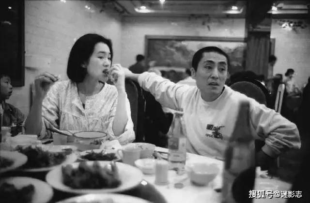 张艺谋捧红巩俐_巩俐与张艺谋:合作与艺术的火花_想知道张艺谋和巩俐的事
