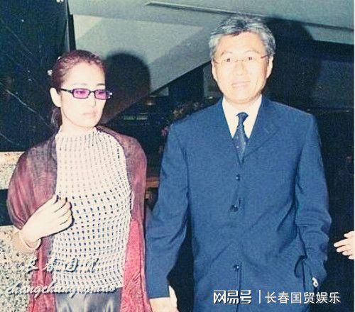 张艺谋巩俐夫妻相_张艺谋和巩俐获奖电影_巩俐与张艺谋：合作与艺术的火花