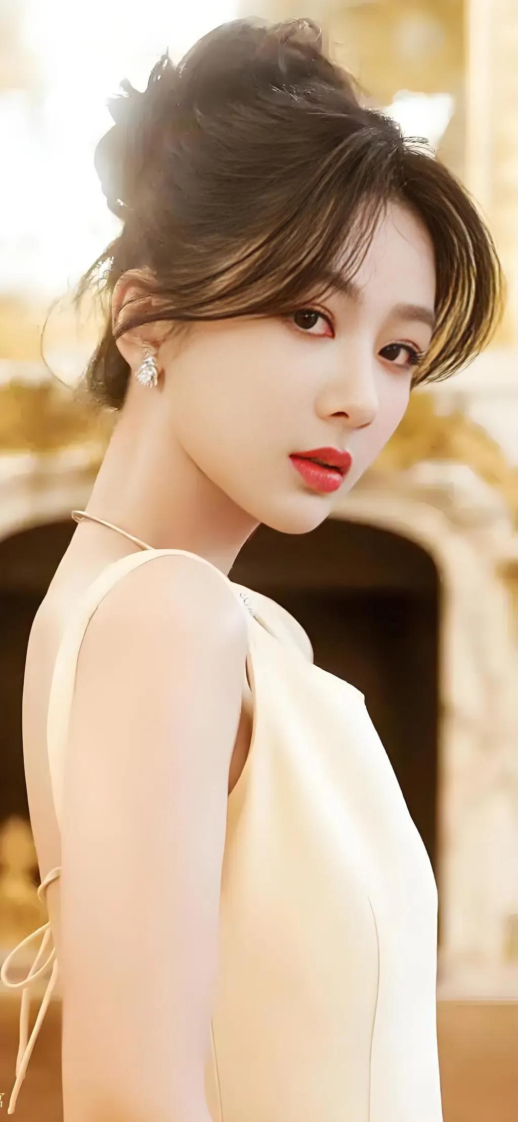 杨紫沉沉蜜蜜烬如霜_杨紫(Yang Zi) - 以《香蜜沉沉烬如霜》和《亲爱的,热爱的》而成名。_电视剧沉蜜香香