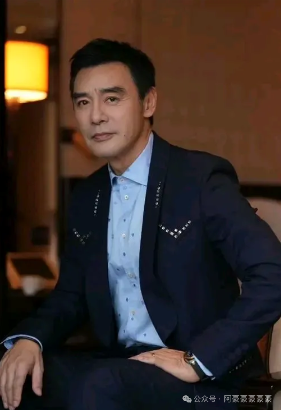 成龙地位年轻心中观众是什么_成龙地位年轻心中观众是谁_成龙在年轻观众心中的地位
