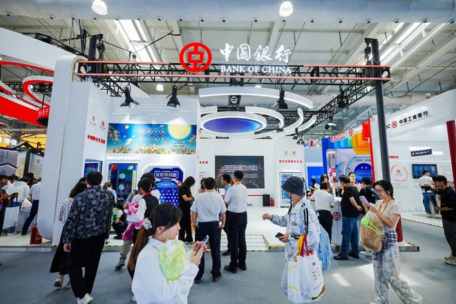中国银行在2024服贸会展示数字人民币多元化应用及硬钱包新品
