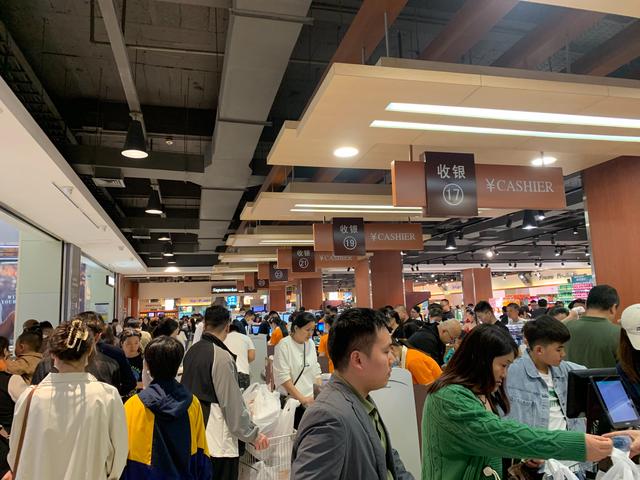 胖东来:以严格标准确保每件商品质量_胖东来:以严格标准确保每件商品质量_胖东来:以严格标准确保每件商品质量